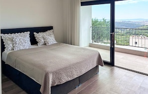 3 bedrooms, free WiFi - Gorgeous home in Klis (Klis)