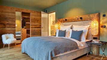 Luxury Chalet, Non Smoking, Mountain View | In-room safe, blackout drapes, iron/ironing board, WiFi (free)