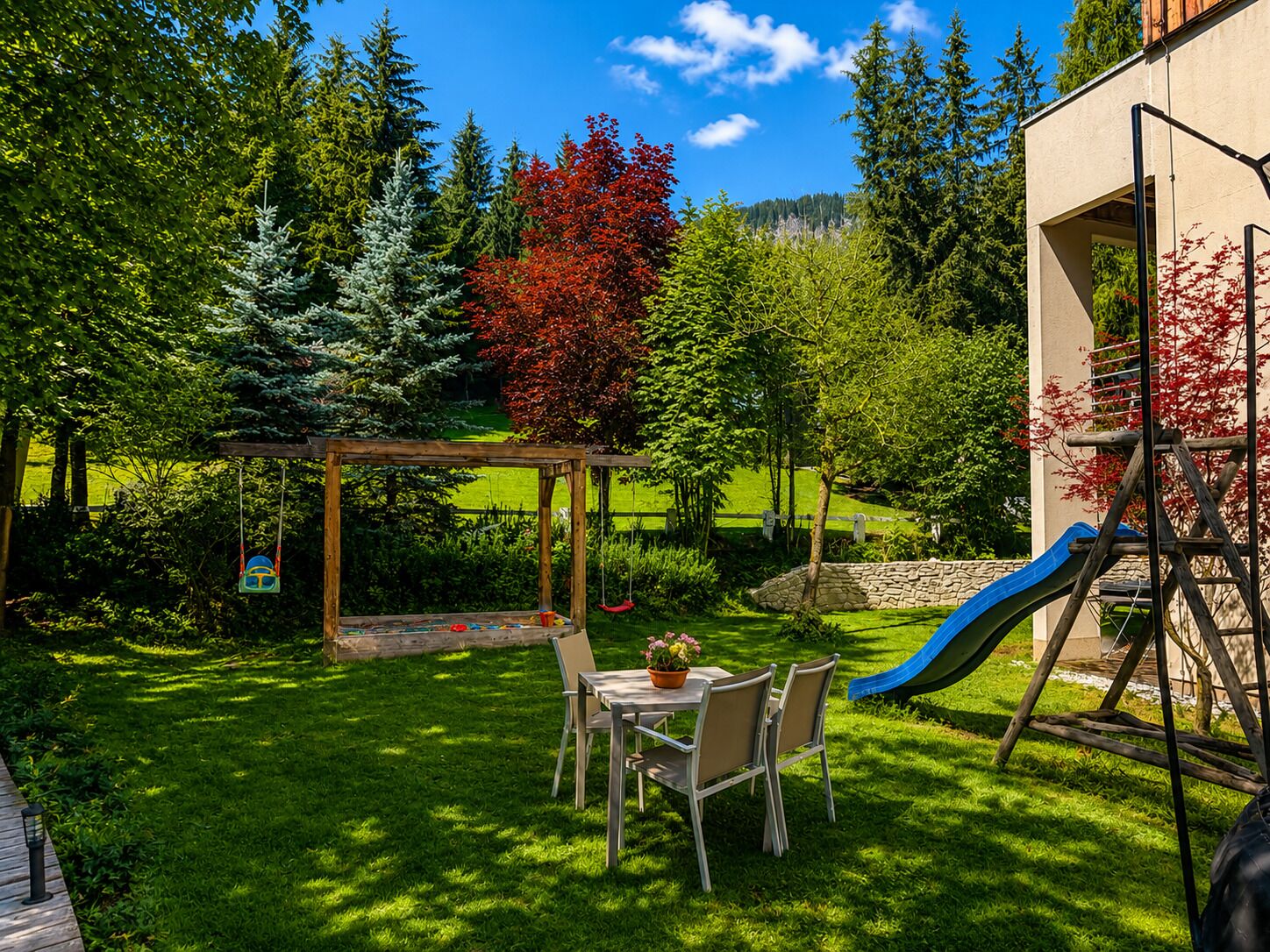 Children’s play area – outdoor