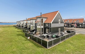 Exterior - Nice home in Juelsminde with harbor view (Juelsminde)