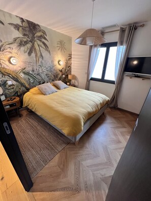 A bedroom with a bed, a wall mural, a TV, and a window with curtains. - 4-Bedroom House with Heated and Air-Conditioned Pool in Dax (Tercis-les-Bains)