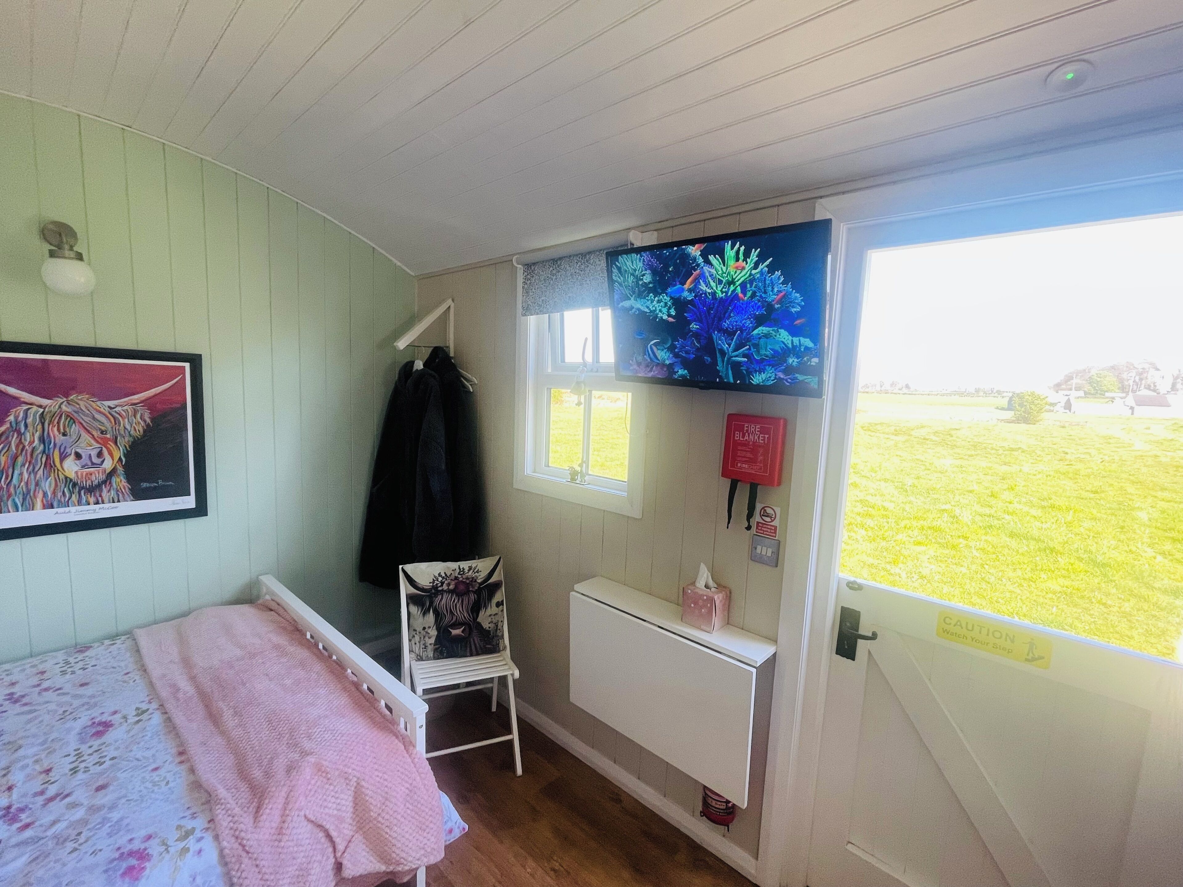1 bedroom, iron/ironing board, WiFi (free), bed sheets