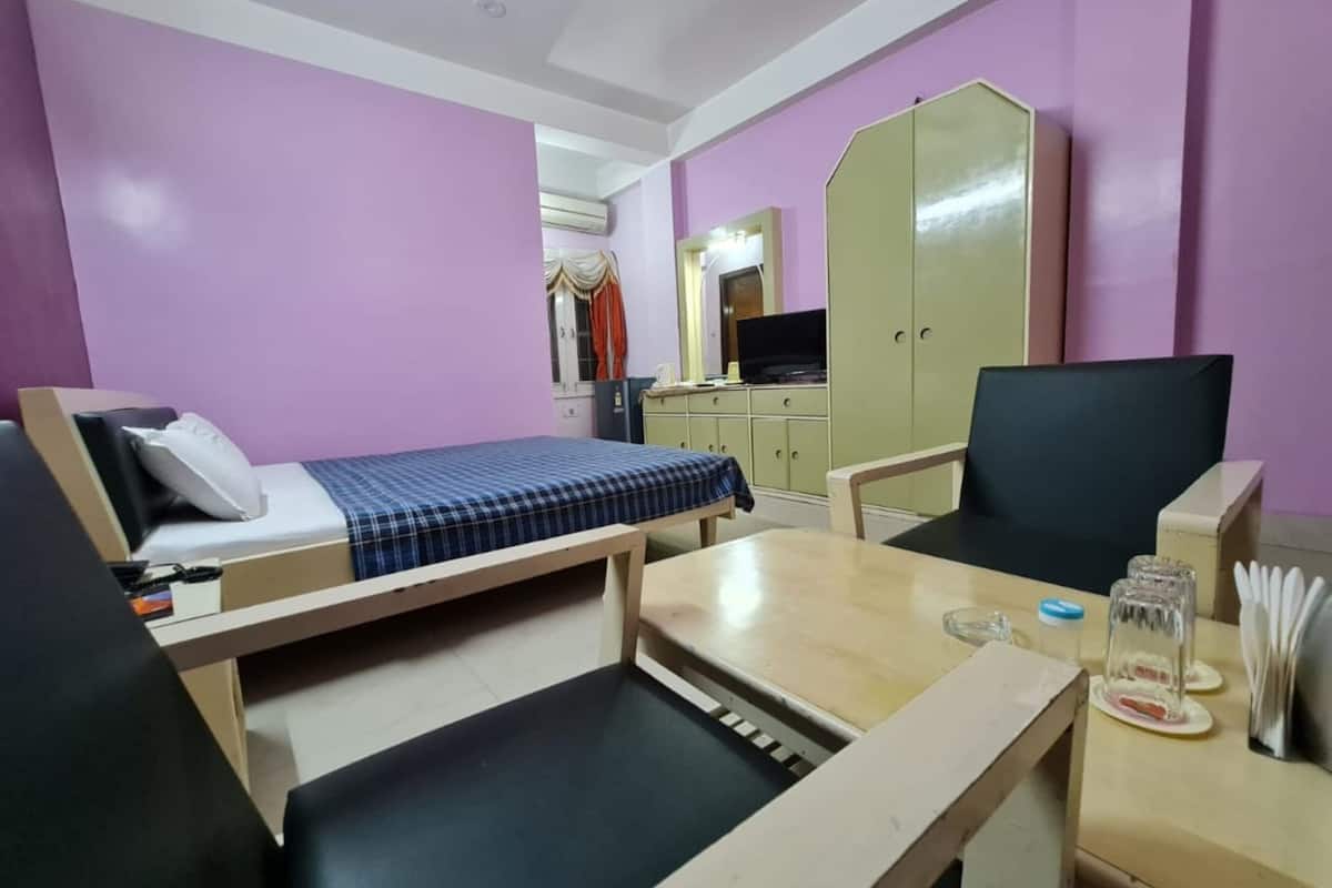 Executive Quadruple Room, City View | Desk, WiFi (free)