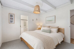 4 bedrooms, iron/ironing board, WiFi (free) - Moonbay by Ready Set Stay (Rye)
