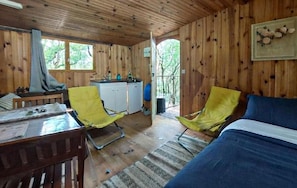 1 Schlafzimmer, Reisekinderbett
