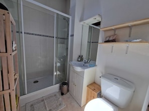 Shower, hair dryer, towels - The Dune Jewel Box • Vendres-Plage • Sea & Pool (Vendres)