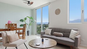 Smart TV - Great for travel to-or-from SJO International airport <br>20 min to SJO airport-Pool-Rooftop patio-Exercise (Heredia)