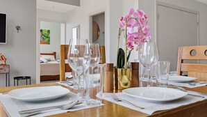 Dining - Great for travel to-or-from SJO International airport <br>20 min to SJO airport-Pool-Rooftop patio-Exercise (Heredia)