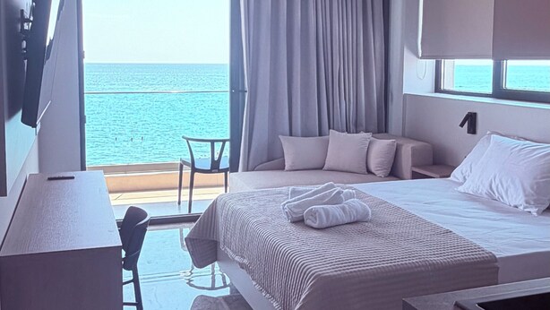 Deluxe Triple Room, Balcony, Sea View - Oceana Luxury Rooms (PARALIA)