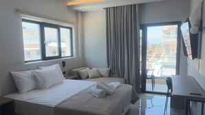 Deluxe Triple Room, Balcony, City View - Oceana Luxury Rooms (PARALIA)