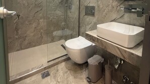 Deluxe Twin Room, Balcony, City View | Bathroom - Oceana Luxury Rooms (PARALIA)