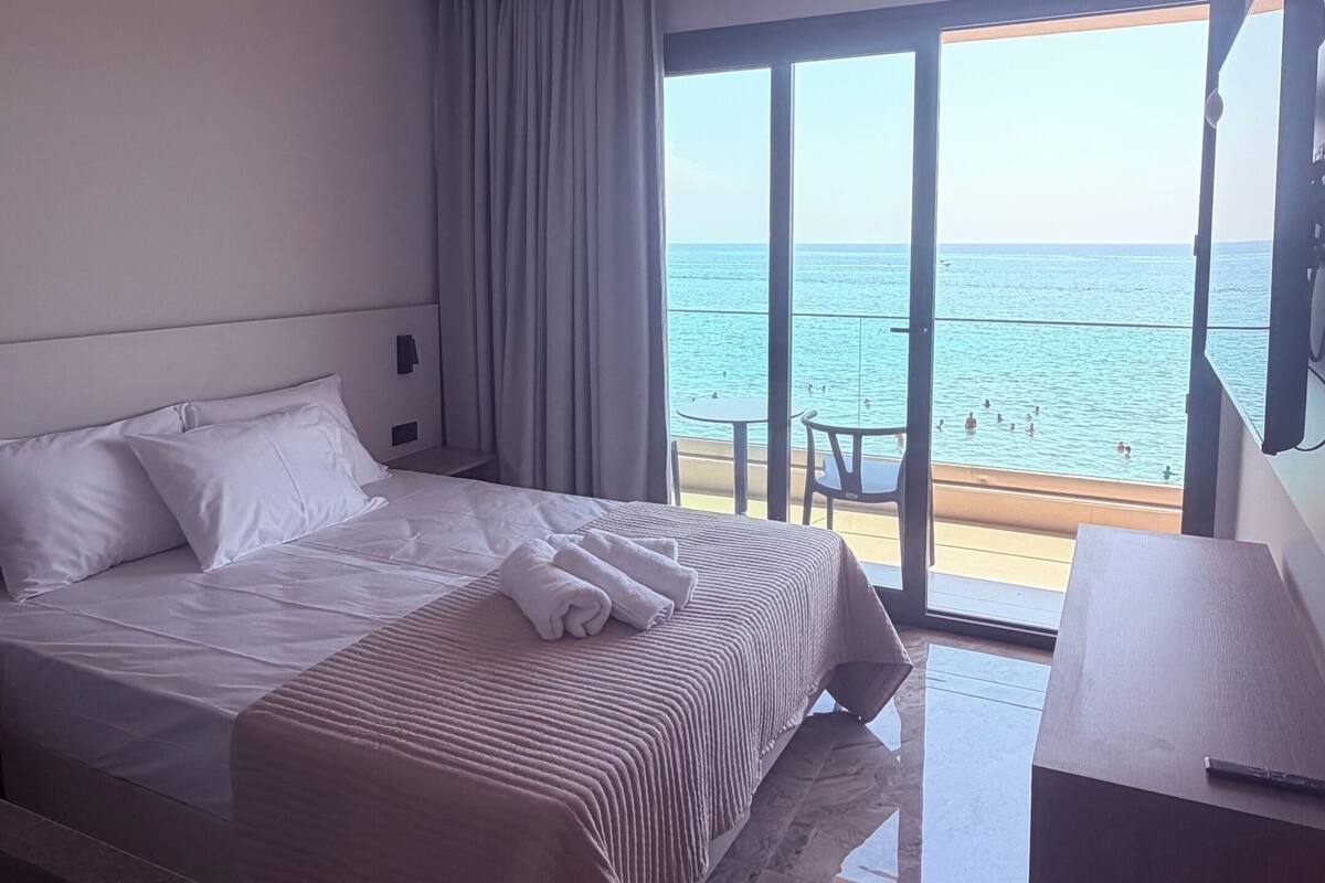 Deluxe Twin Room, Balcony, Sea View | In-room safe, WiFi (free), bed sheets