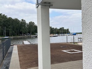 Property grounds - Meerhus—brand-new, right on the lake with a dock, next to a nature reserve, family-friendly! (Wunstorf)