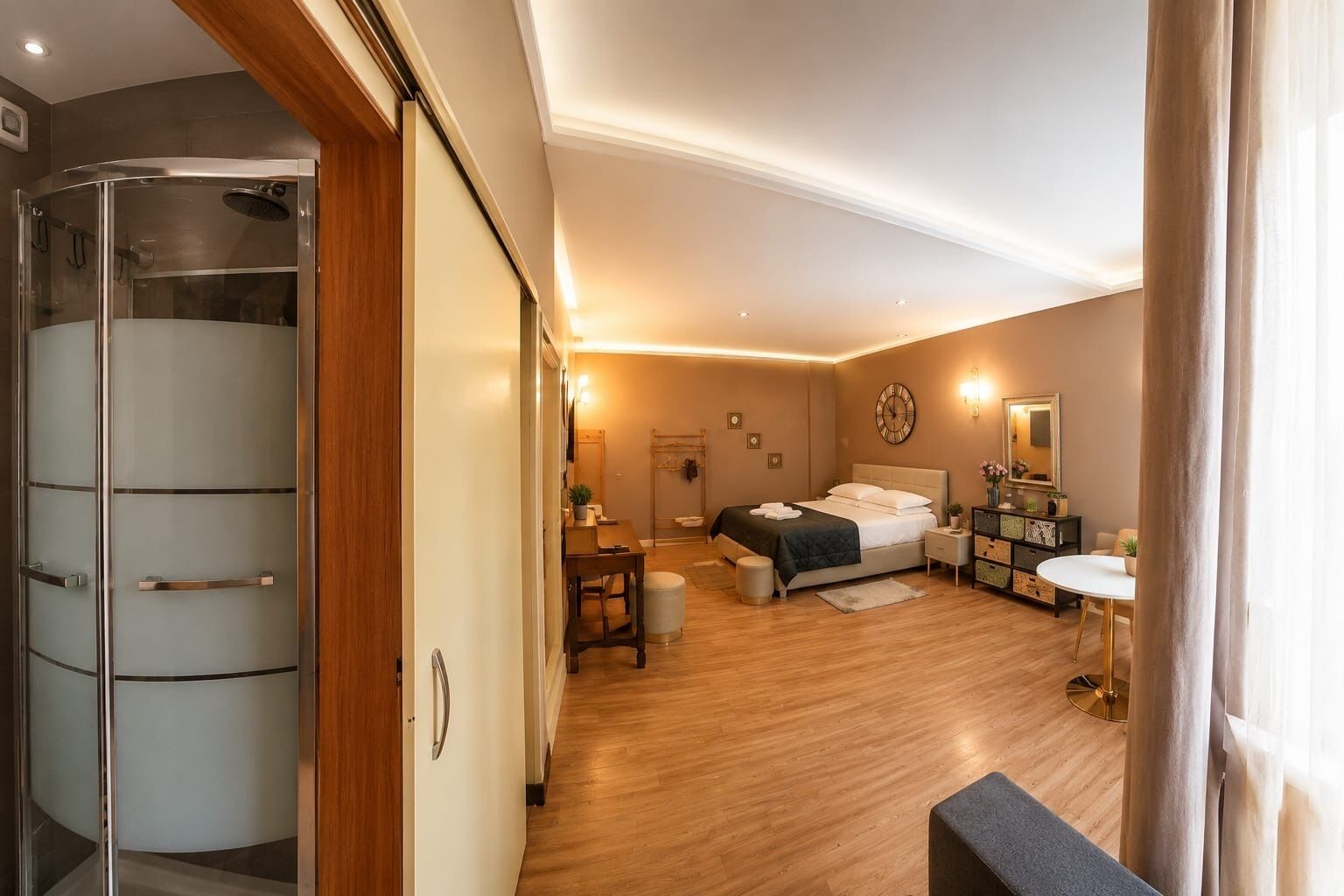 3 bedrooms, WiFi (free), bed sheets