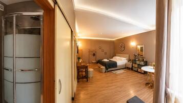 3 bedrooms, WiFi (free), bed sheets