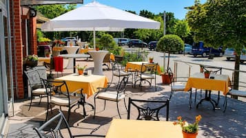 House | Outdoor dining
