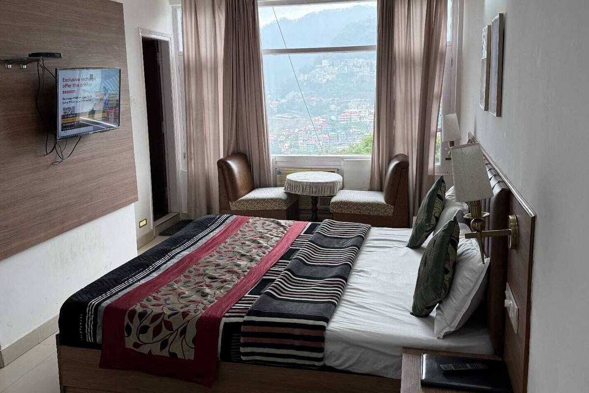 Deluxe-Doppelzimmer, Stadtblick | Schreibtisch, kostenloses WLAN