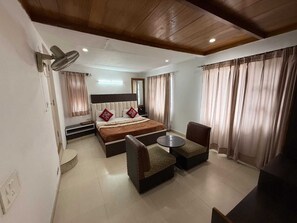 Executive Studio - HOTELCITYHEIGHTS- BY GO2 HOTELS&RESORTS (Solan)