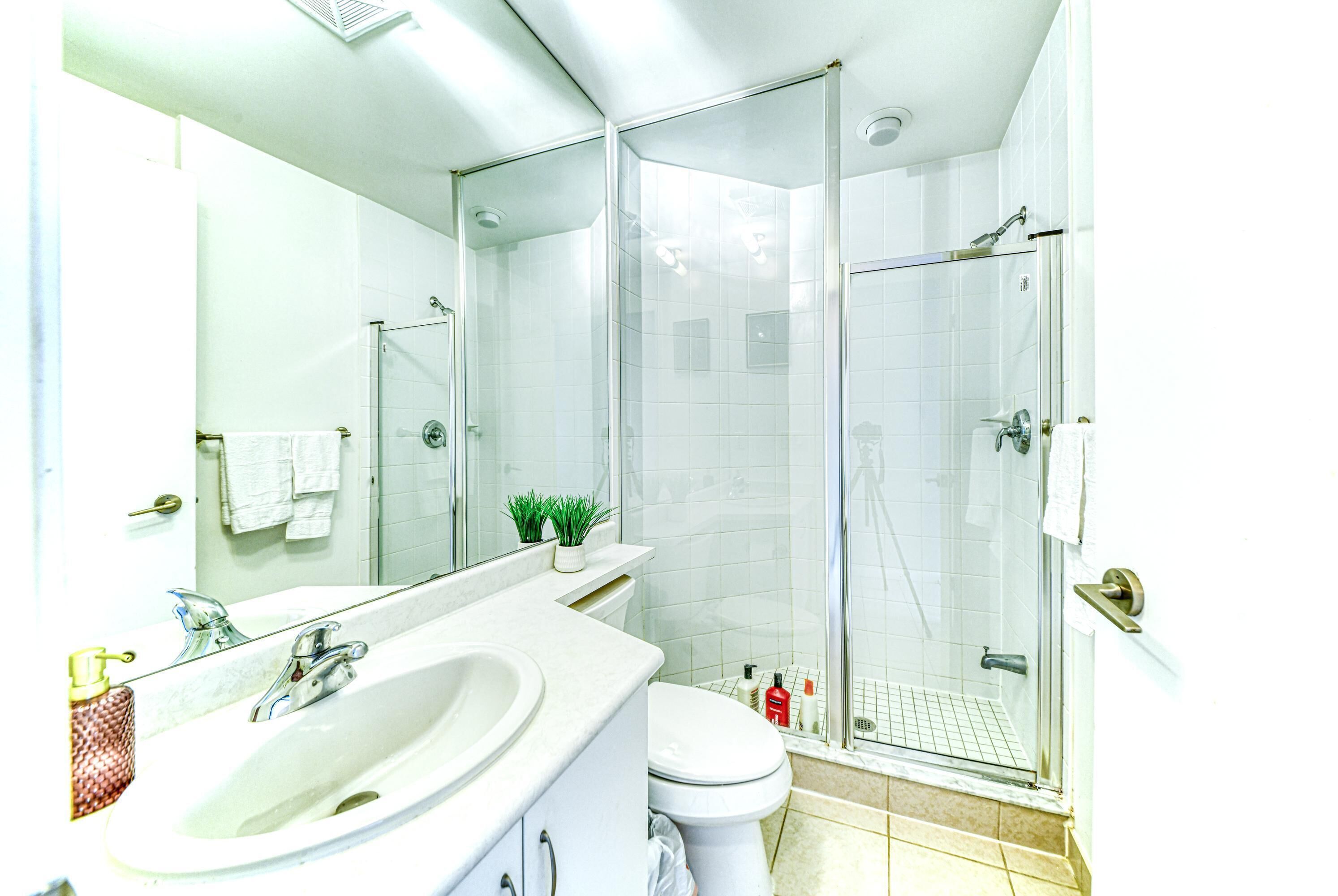 Studio | Bathroom | Free toiletries, hair dryer, bidet, towels