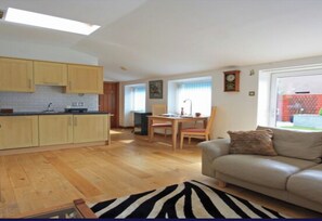 Living area - The Steading
Luxury Private Place, Free Parking
10mins to Inverness City Centre (Inverness)