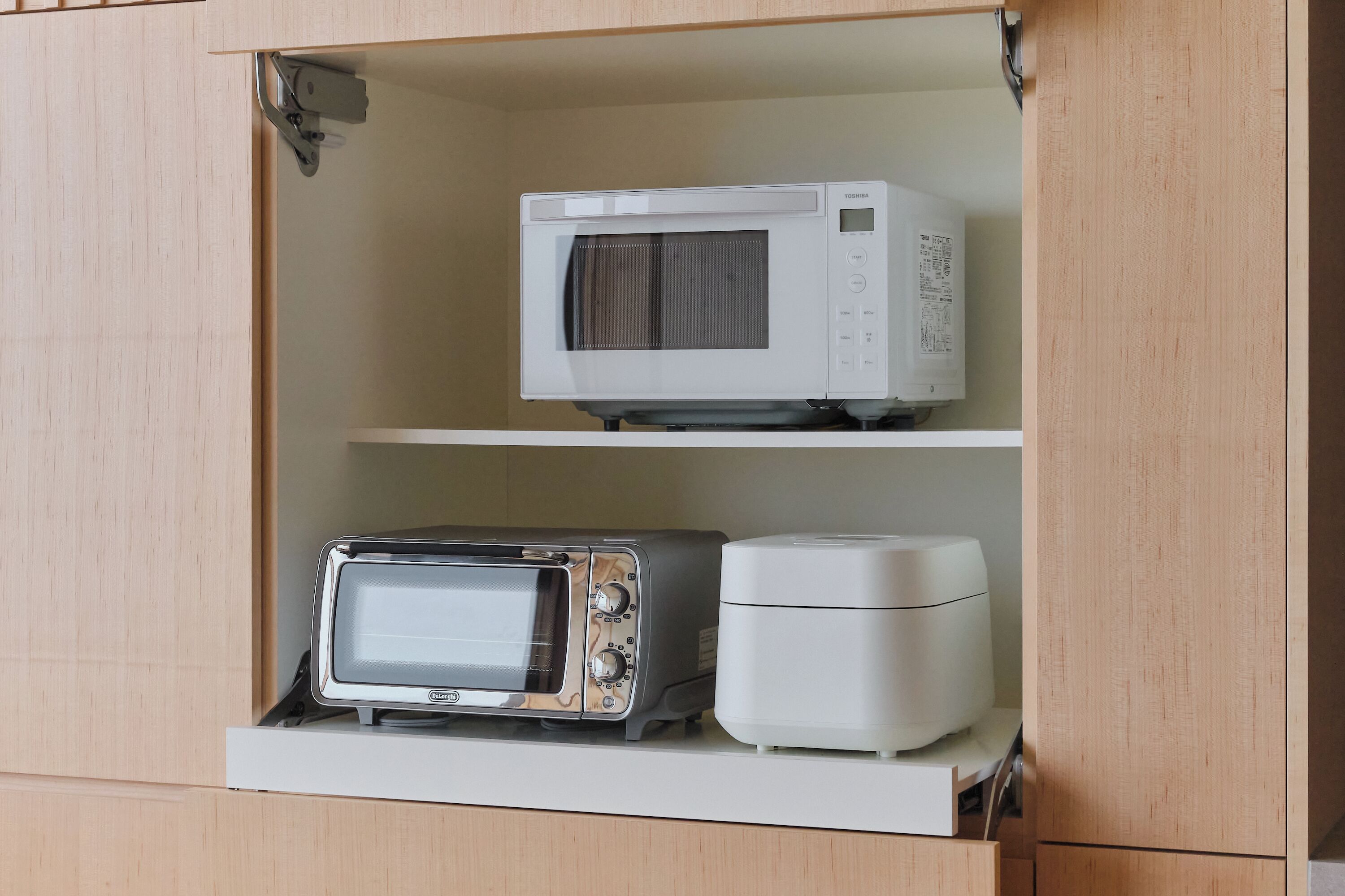 パノラミック ヴィラ オーシャンビュー | 専用キッチン | 大型冷蔵庫、電子レンジ、コンロ、調理器具と食器