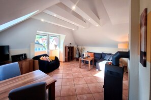 Fernseher, Kamin, DVD-Player, Tischtennisplatte