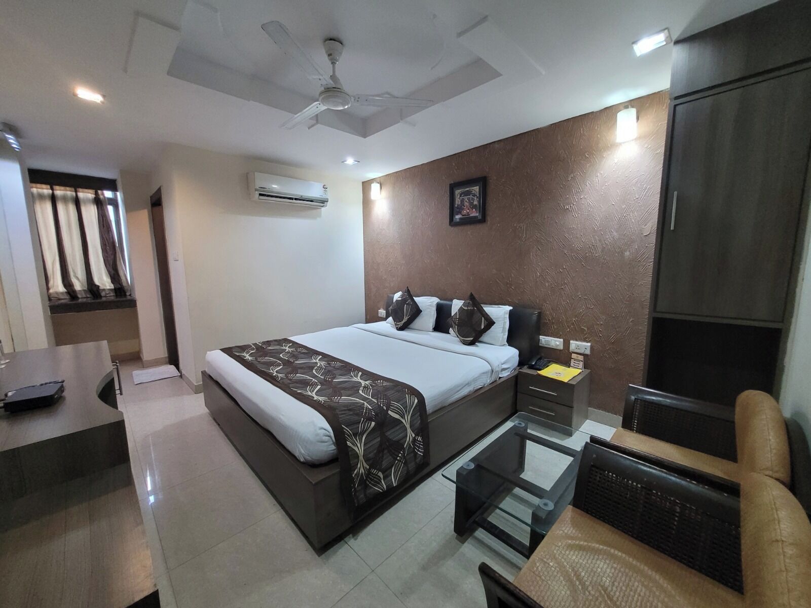 Room | Free WiFi