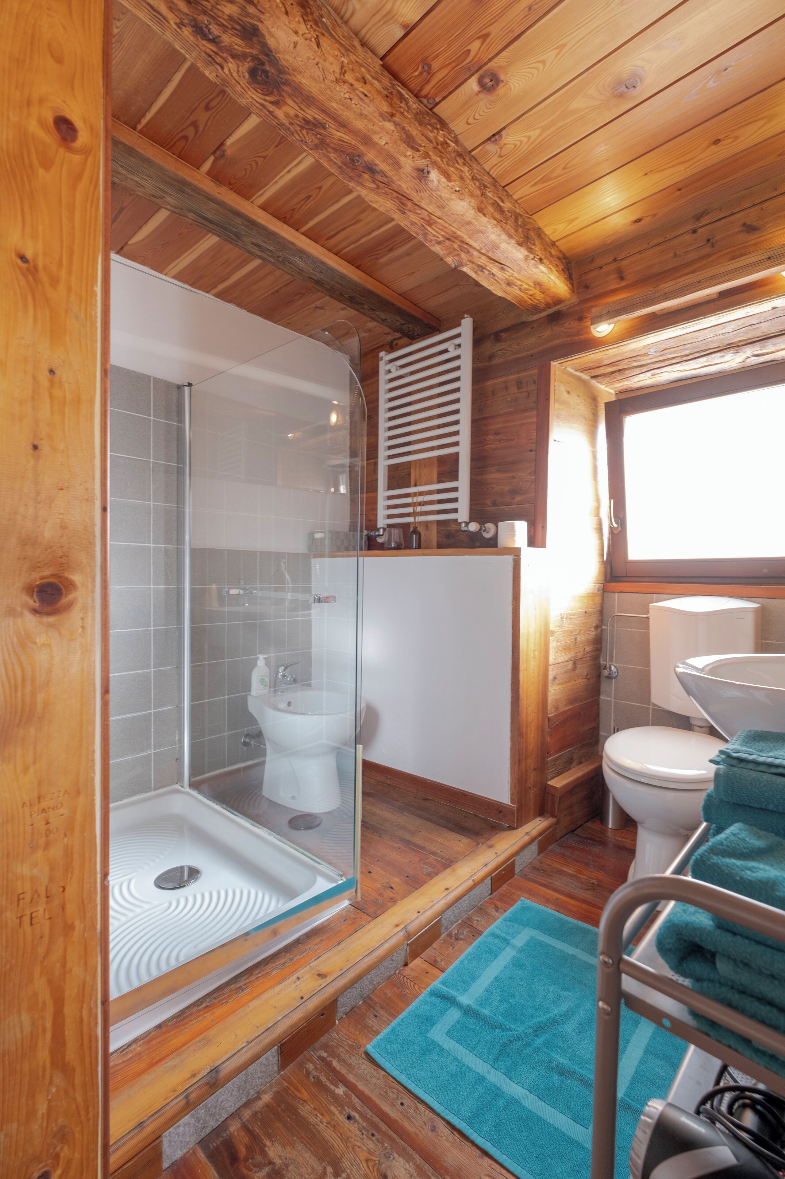 Dusche, Haartrockner, Bidet, Handtücher