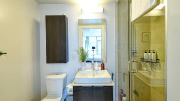 Superior Suite, 2 Bedrooms | Bathroom