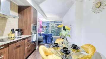 Deluxe Suite, 2 Queen Beds | Private kitchen