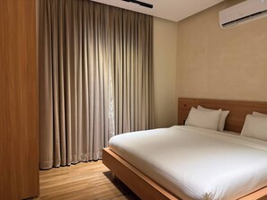 Iron/ironing board, WiFi, bed sheets - Hamsun Family Suite Shahrah e Faisal Ext (Karachi)
