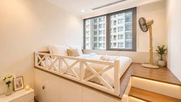 Iron/ironing board, internet, bed sheets