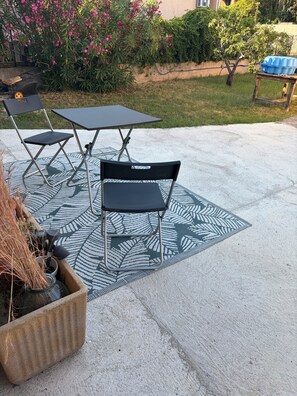Outdoor dining - Vrbo Property (Biguglia)