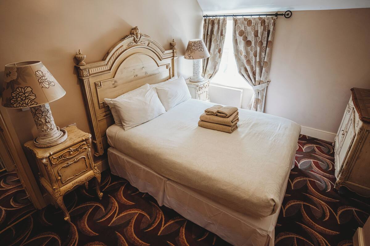 Cottage, 3 Bedrooms, Patio, Garden View | Iron/ironing board, WiFi (free)