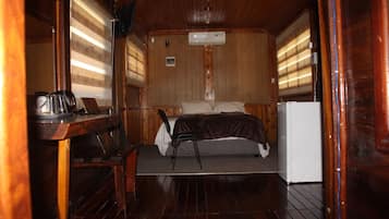 In-room safe, desk, WiFi (free)