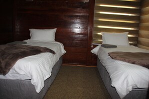 In-room safe, desk, WiFi (free) - Zambali Lodge and Conference Center (Katima Mulilo)
