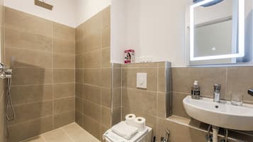 Comfort Studio | Bathroom