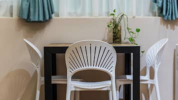 Comfort Studio | Dining
