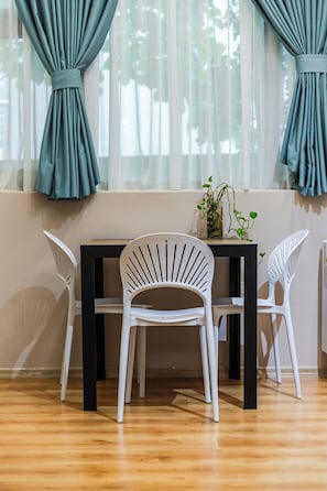 Studio Comfort | Tempat makan