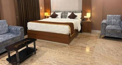 Raj Hussain Landmark Hotel