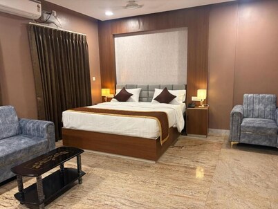 Raj Hussain Landmark Hotel