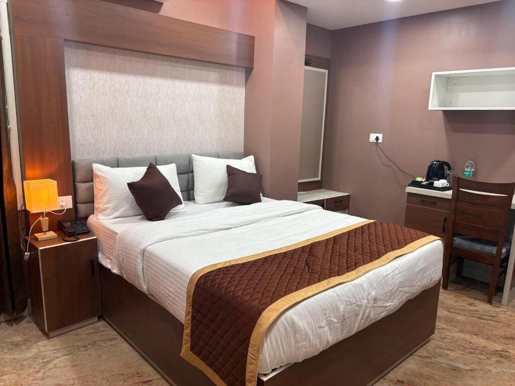 Desk, laptop workspace, iron/ironing board, WiFi (free)