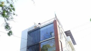 A multi-story building with a restaurant on the ground floor. - Raj Hussain Landmark Hotel (Mayiladuthurai)