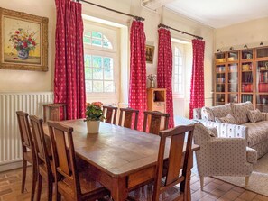 Dining - Charming Stone House on French Château Estate with A/C (Montsûrs)