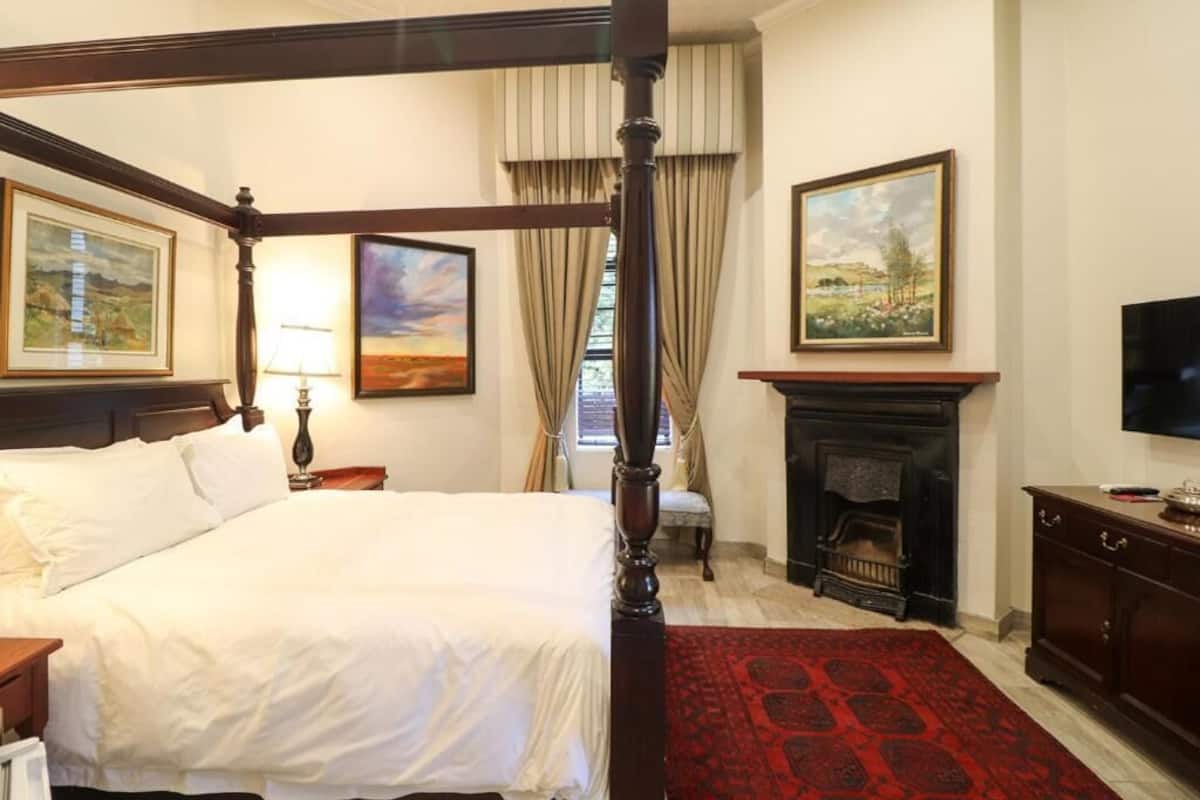 Deluxe Suite, Balcony, Pool View | In-room safe, desk, laptop workspace, soundproofing