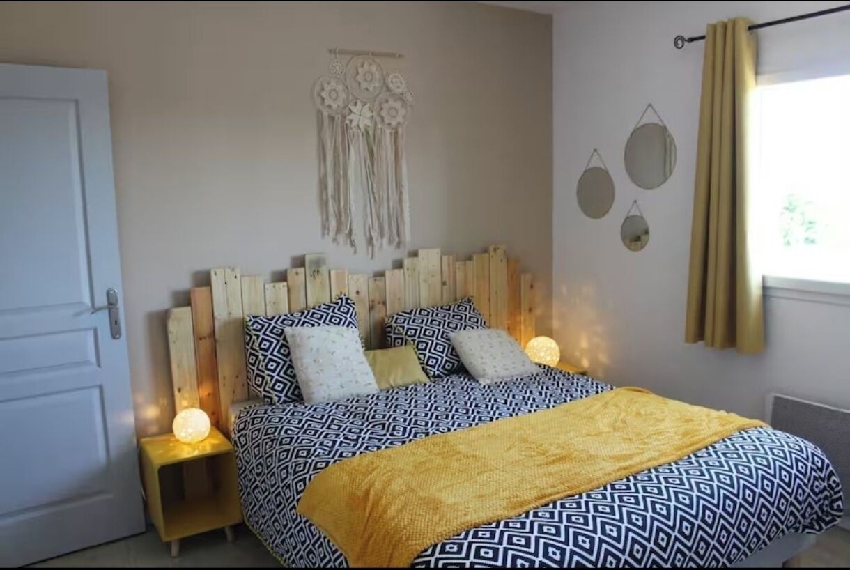 3 bedrooms, desk, iron/ironing board, travel cot