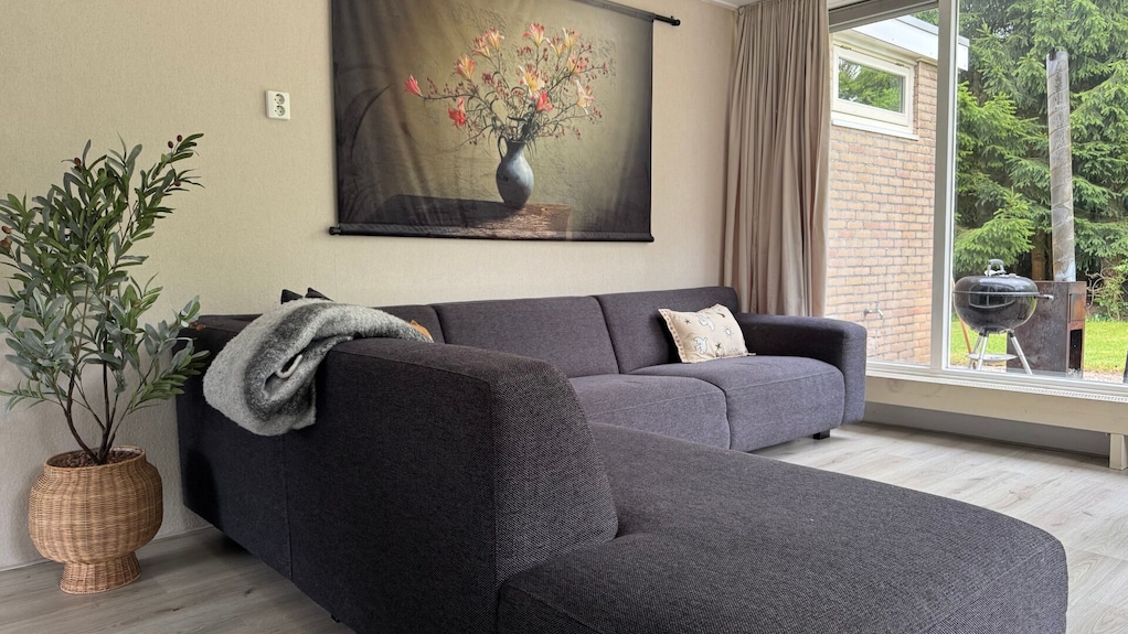 A Cozy Yet Spacious 8-person Vacation Home In The Heart Of Drenthe, Tucked Away Among The Trees In Gasselte. Whether Youre Coming For A Weekend For Two Or With The Whole Family, De Luwte Is The Perfect Place To Unwind. De Luwte Is Charming, Bright, - Drente