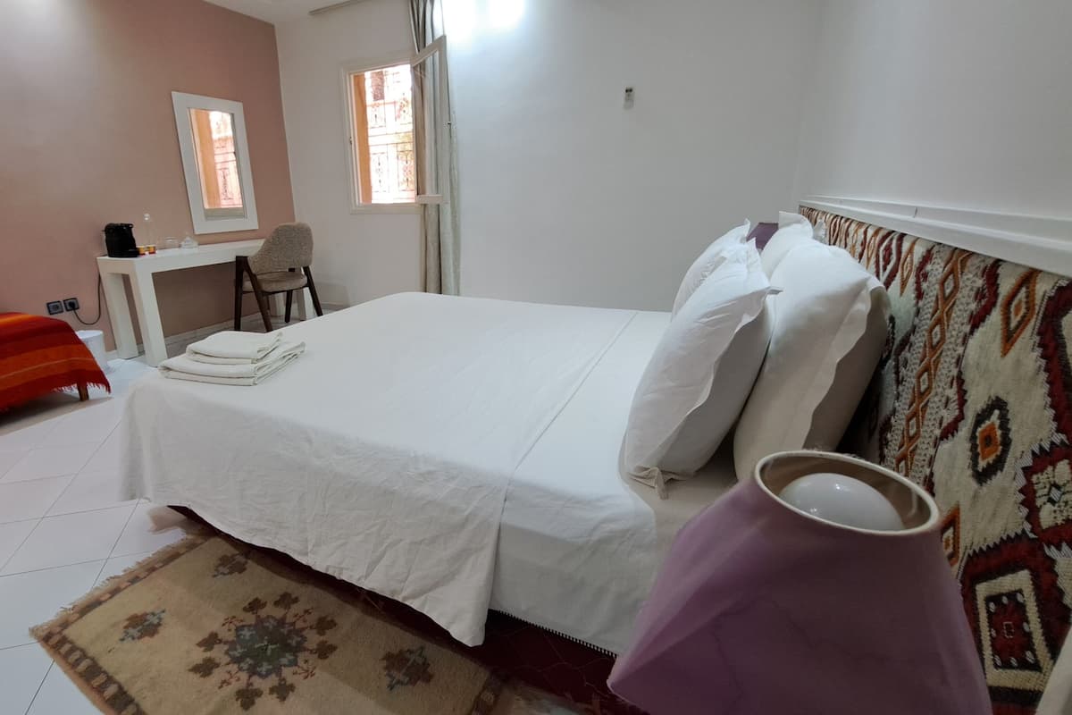 Chambre Double Confort, vue jardin | Coffres-forts dans les chambres, Wi-Fi gratuit