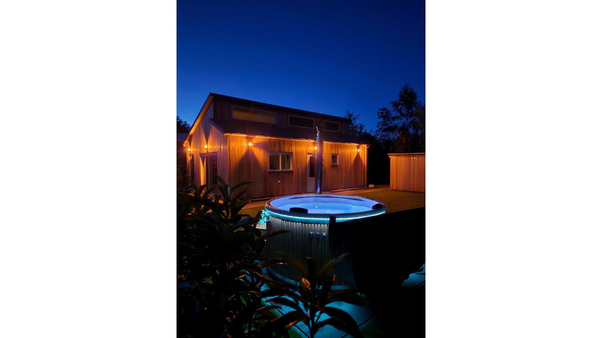 Outdoor spa tub