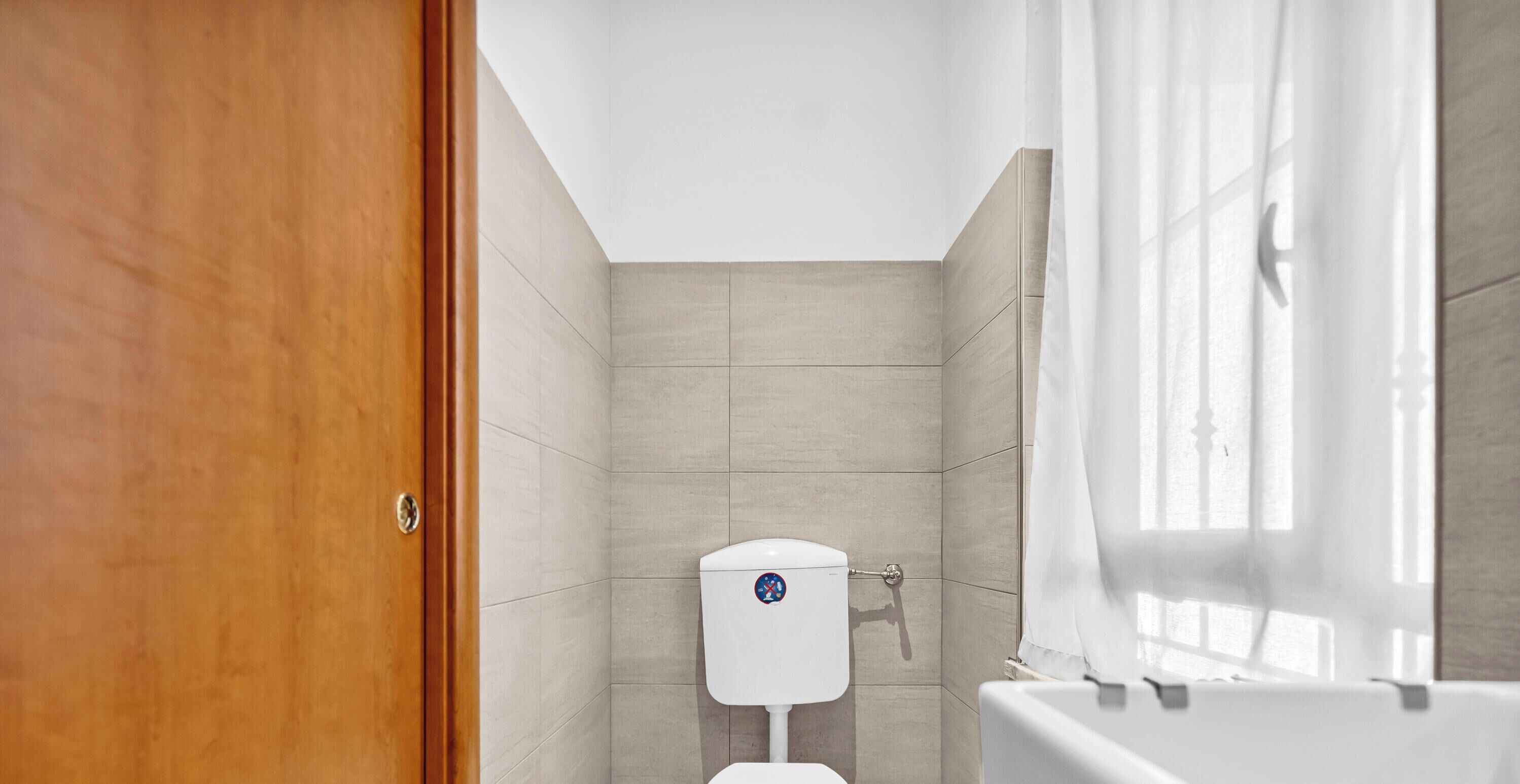 Haartrockner, Handtücher, Toilettenpapier